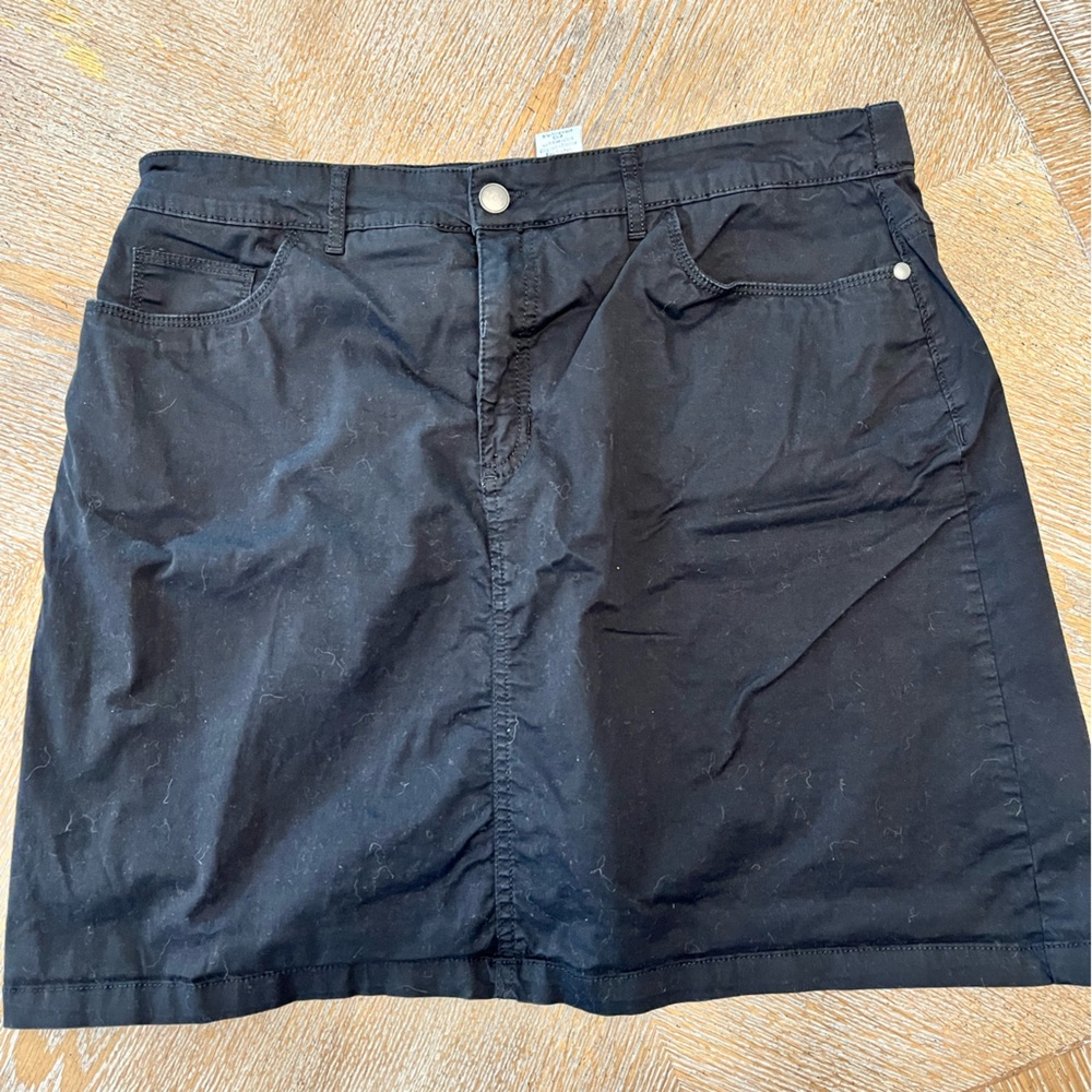 Croft & Barrow Classic Fit Black Skort Sz 14  Waist 34” Length 18” Pockets